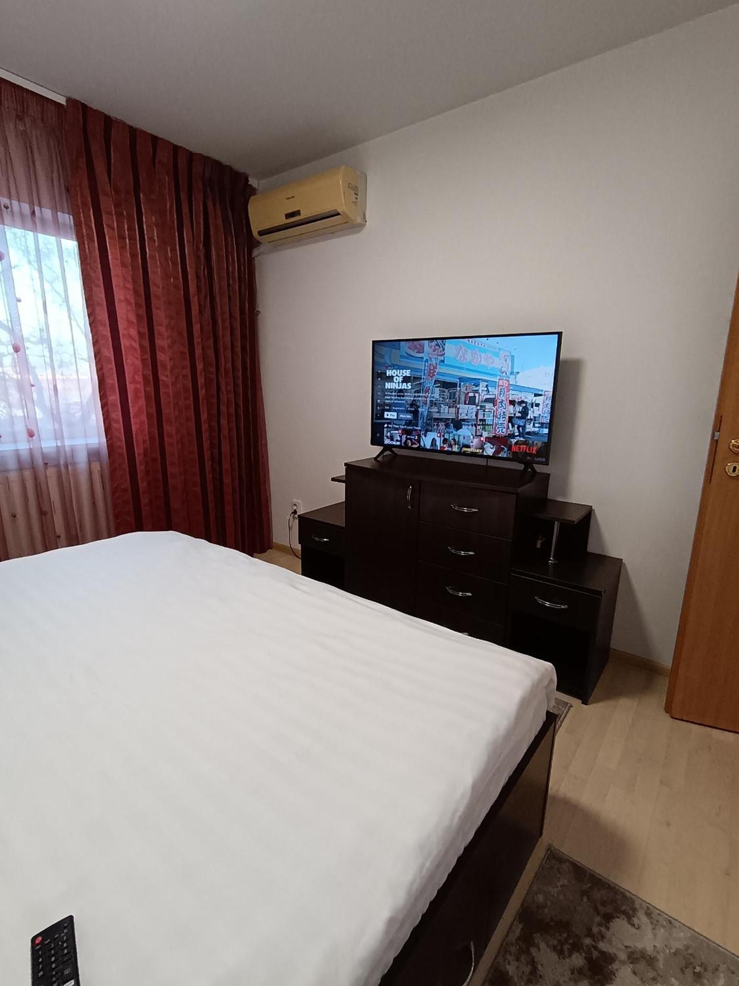 Adrian Home 3 Rooms Apartment Ploieşti Kültér fotó