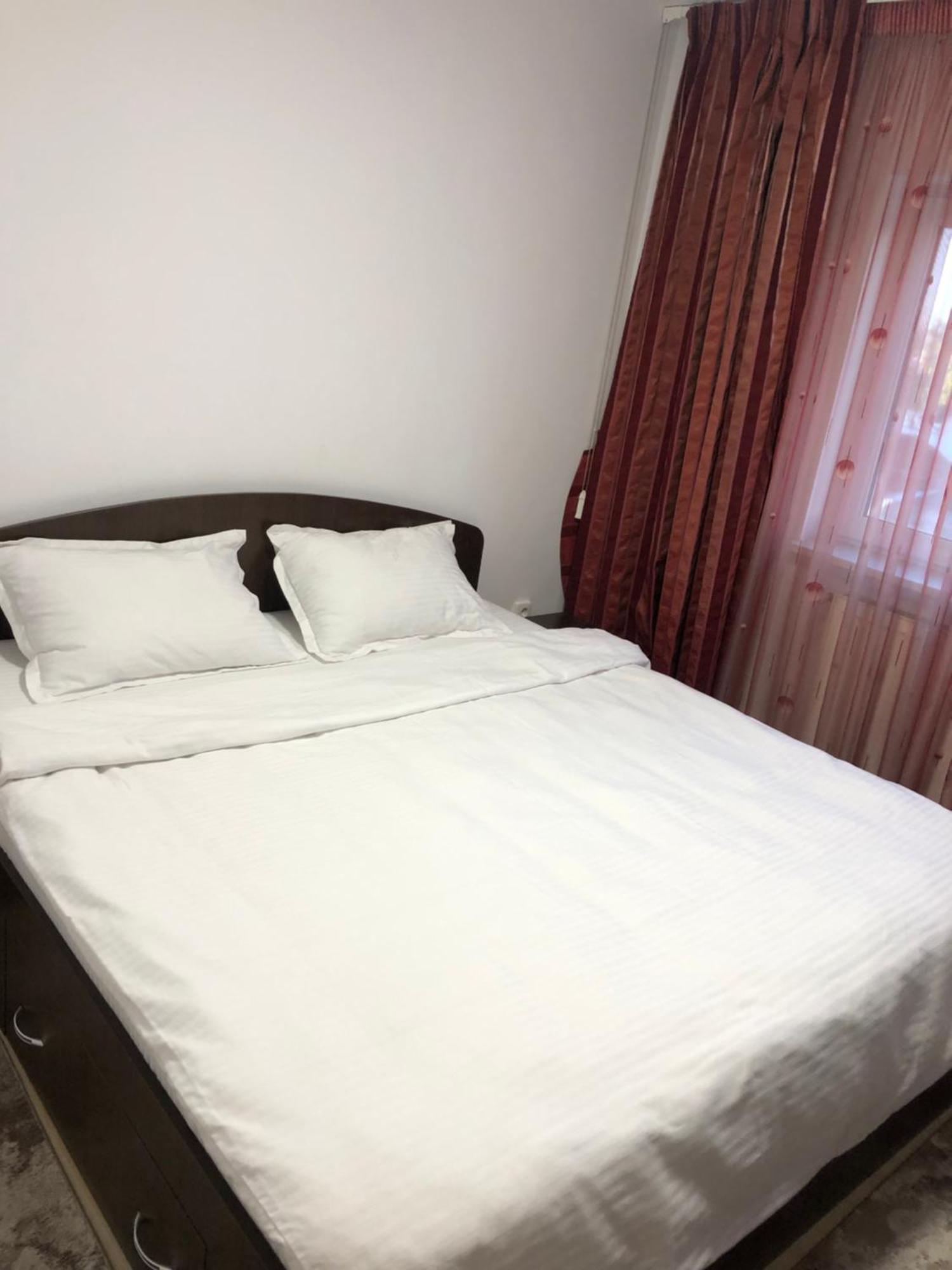 Adrian Home 3 Rooms Apartment Ploieşti Kültér fotó
