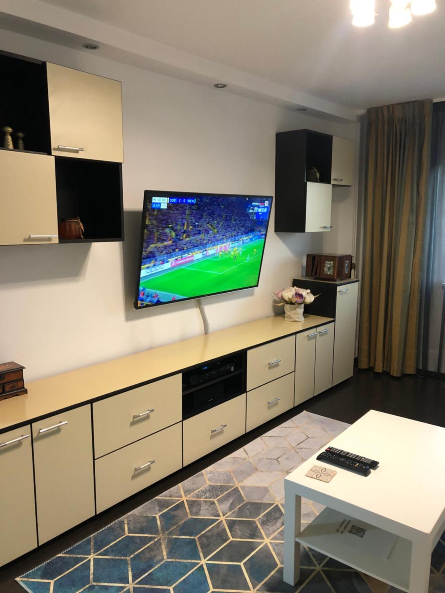 Adrian Home 3 Rooms Apartment Ploieşti Kültér fotó